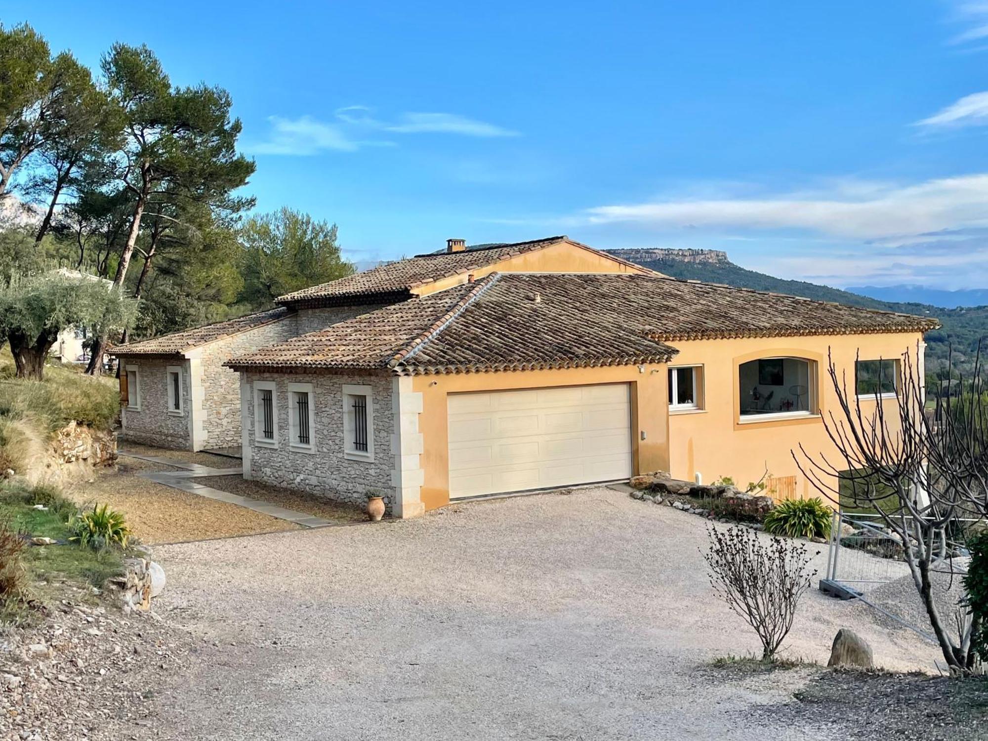 Villa Lumineuse Avec Piscine Clim 1Ere Etage Vue Panoramique Sur Les Montagnes Sur Le Site De La Sainte-Victoire Le Tholonet Extérieur photo
